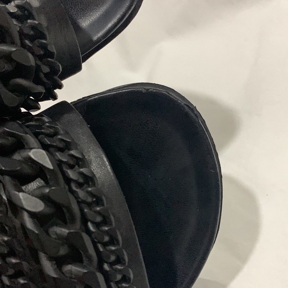 🔥1/2 of Summer Sale!🔥 KENDALL & KYLIE “Shiloh”  Matte Black Chain Link Slides - Picture 7 of 8